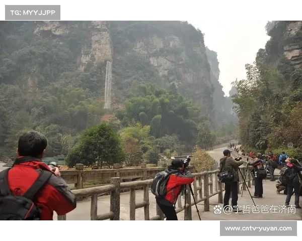 天门山修路师张勇二十年心路历程:每一道弯墙都是生命的守护线 天门山修路师张勇二十年心路历程:每一道弯墙都是生命的守护线